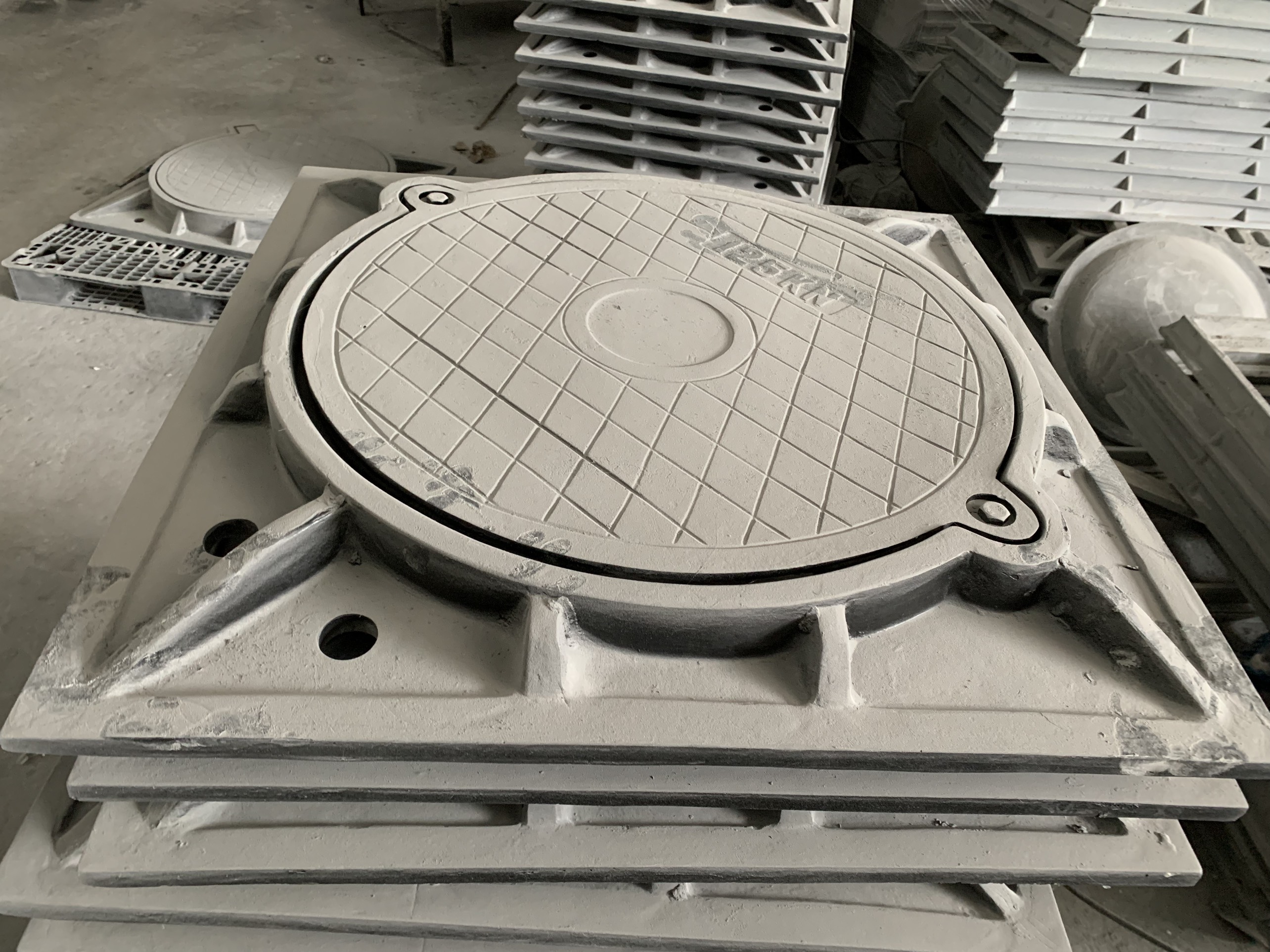 Nắp hố ga composite | Khung vuông âm | có bản lề