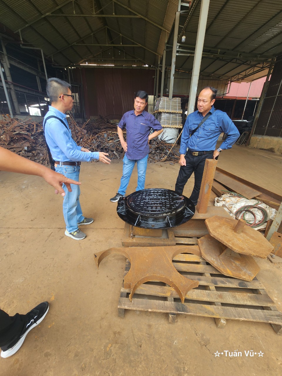 Nắp Hố Ga Gang Khung Tròn | Giá Rẻ - Vận Chuyển Toàn Quốc 2026