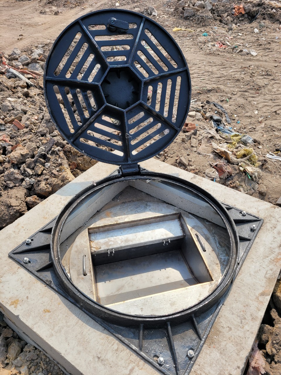 Nắp Hố Ga Thoát Nước | Bán Nắp Hố Ga | Vận Chuyển Tận Nơi Miễn Phí