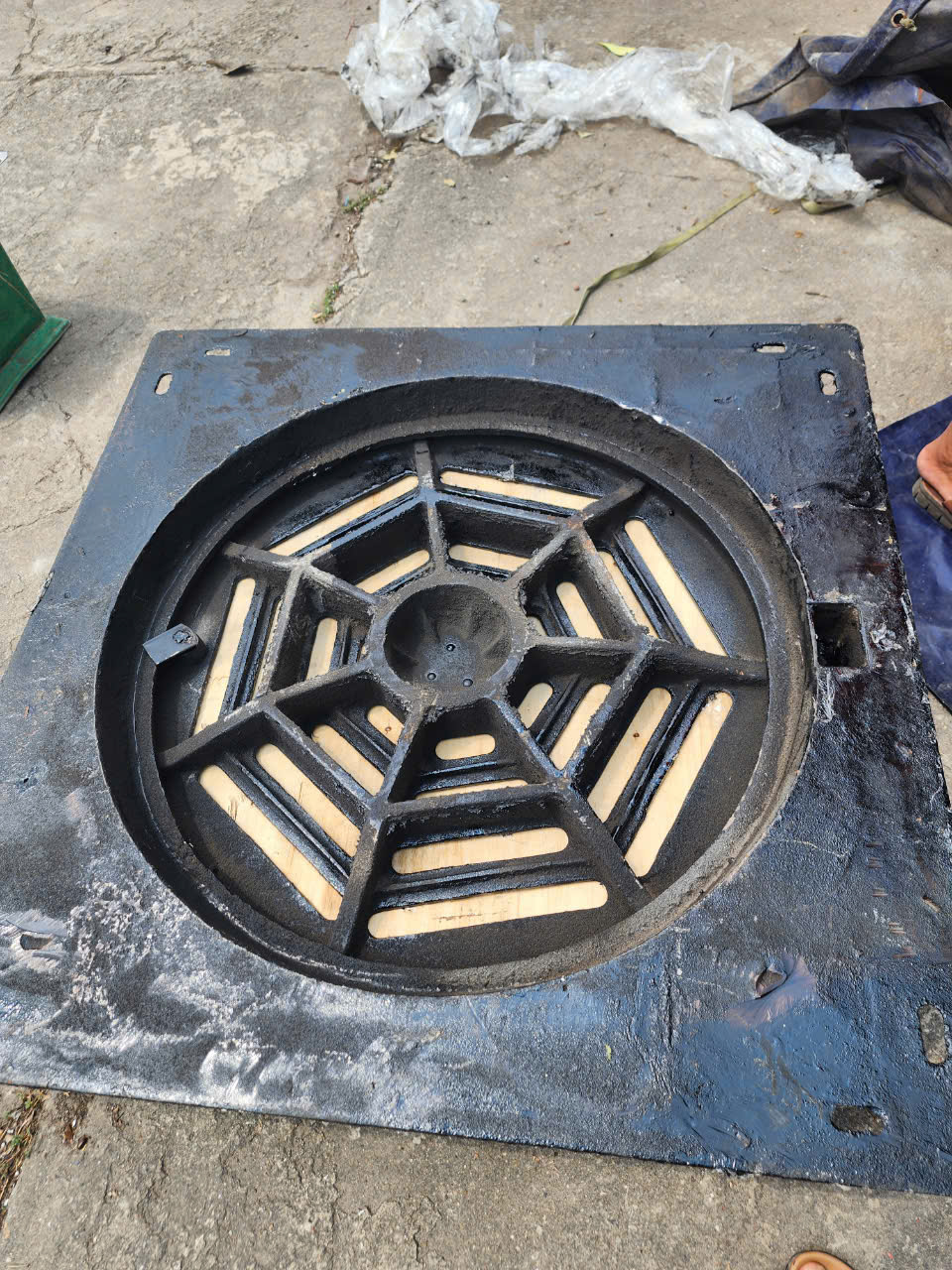 Nắp Hố Ga Thoát Nước | Bán Nắp Hố Ga | Vận Chuyển Tận Nơi Miễn Phí