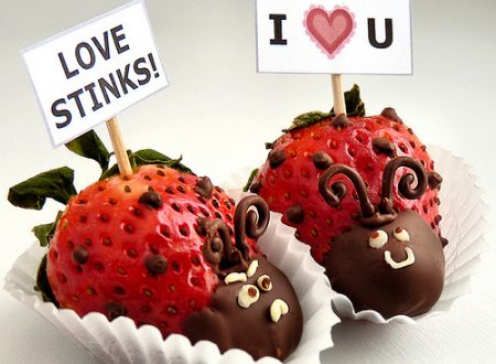 Tự làm quà tặng Valentine lãng mạn với Socola bọc Dâu tây