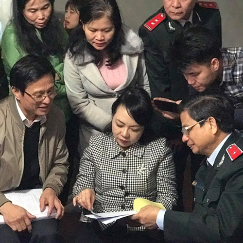 Bộ trưởng Bộ Y tế kiểm tra an toàn thực phẩm Tết Nguyên đán