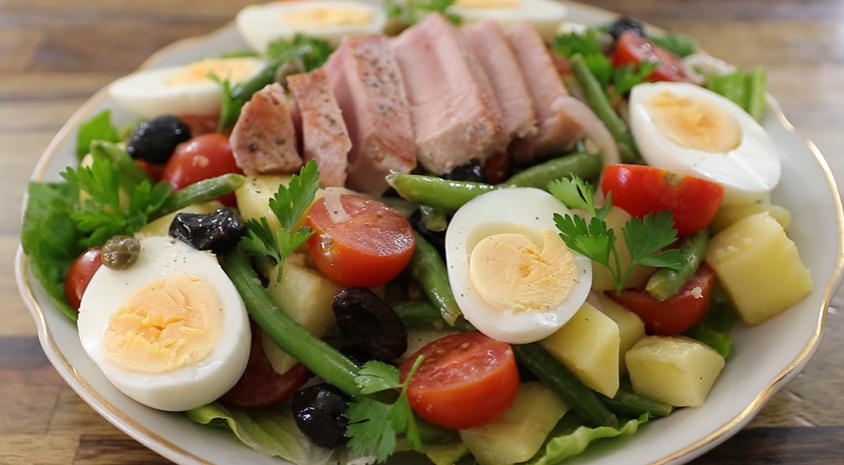 Cách làm chi tiết salad nicoise  tiện lợi ngay tại nhà