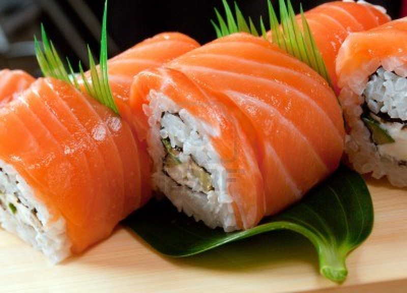 Món Sushi cá hồi xông khói cực hấp dẫn