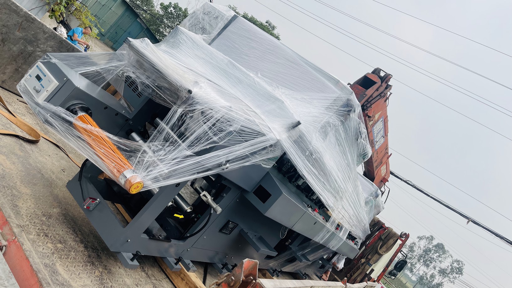 Máy in Letterpress Haotian 6 màu UV Okami