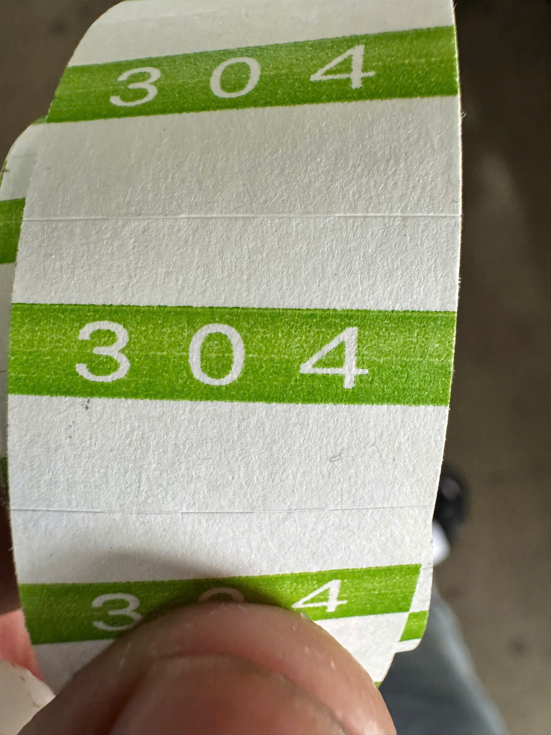 Tem in date 15.5x25.5 x30m, in theo yêu cầu màu xanh mã 304