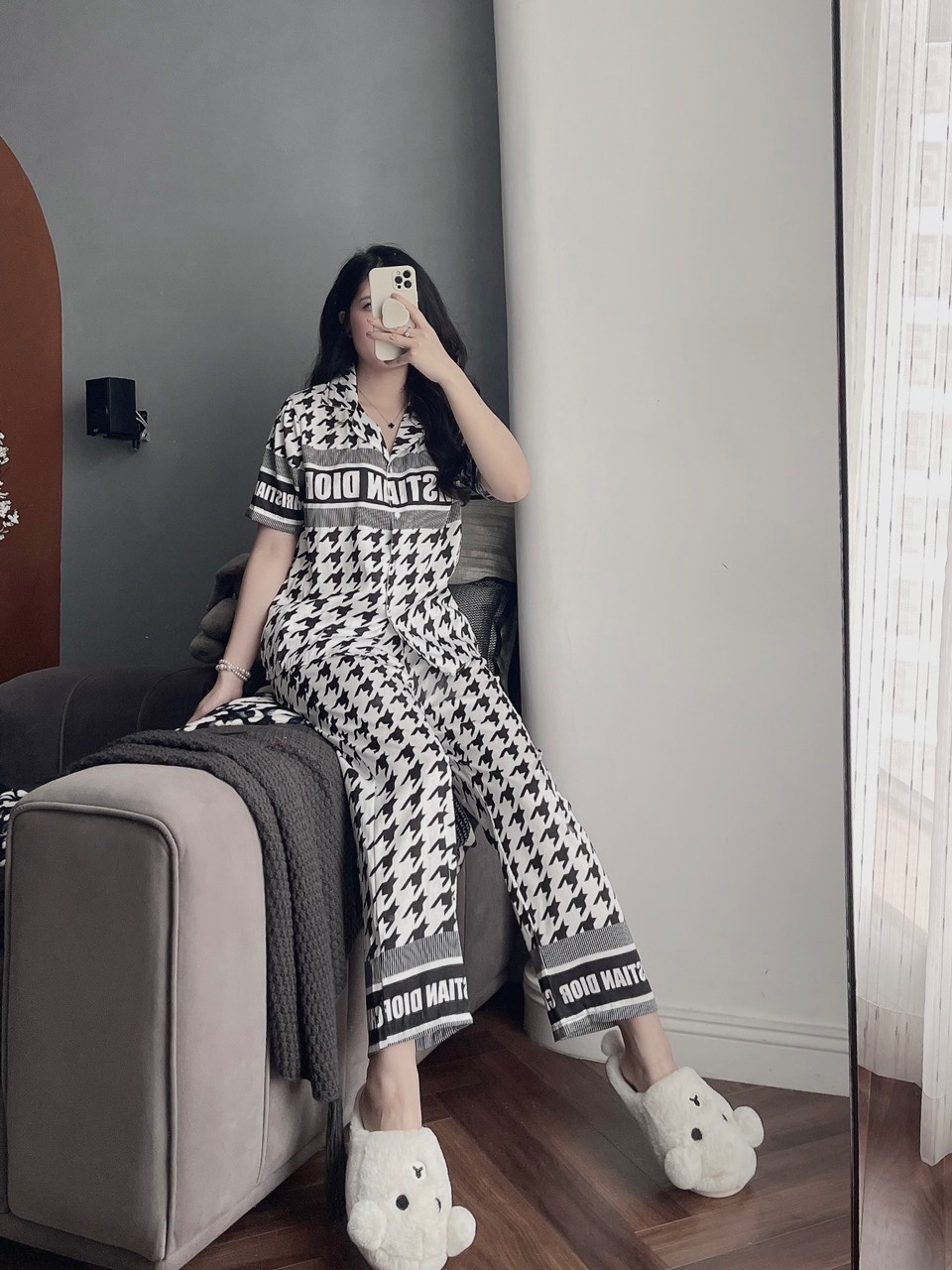 - BỘ PYJAMA NỮ HOẠ TIẾT DIO QUẦN DÀI