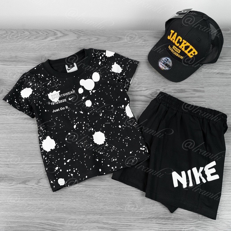 BỘ ĐÙI BÉ TRAI ĐEN NIKE VẢY SƠN TRẮNG