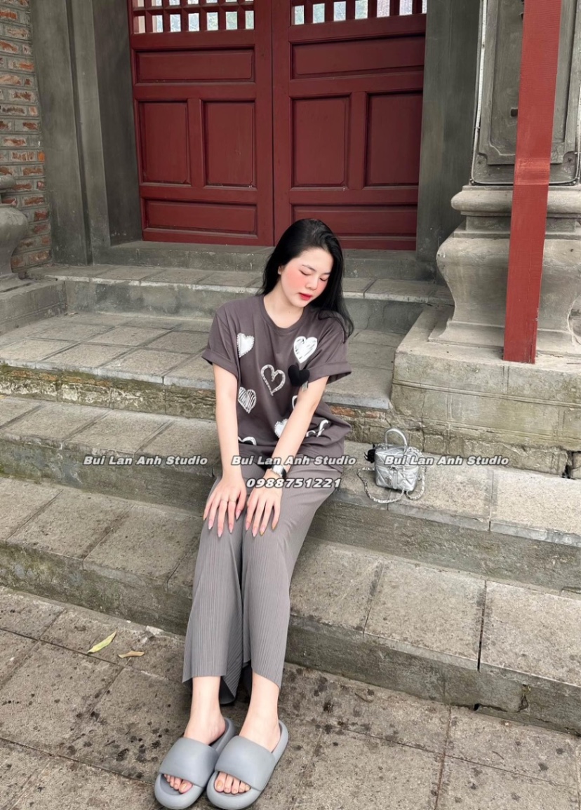 B- BỘ NỮ ÁO NÂU TIM TRẮNG QUẦN SUÔNG