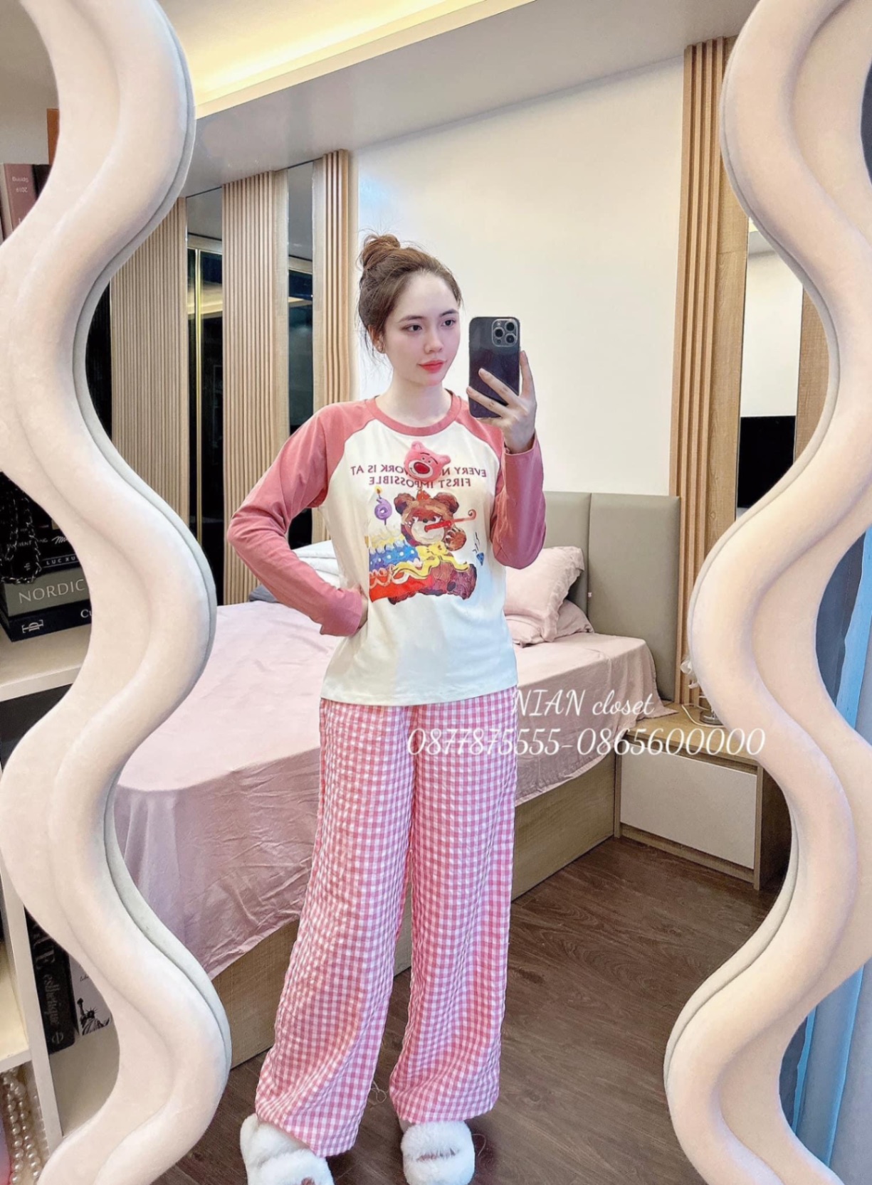 b- BỘ NỮ COTTON ÁO TĂM PHỐI HỒNG GẤU NỔI QUẦN KẺ