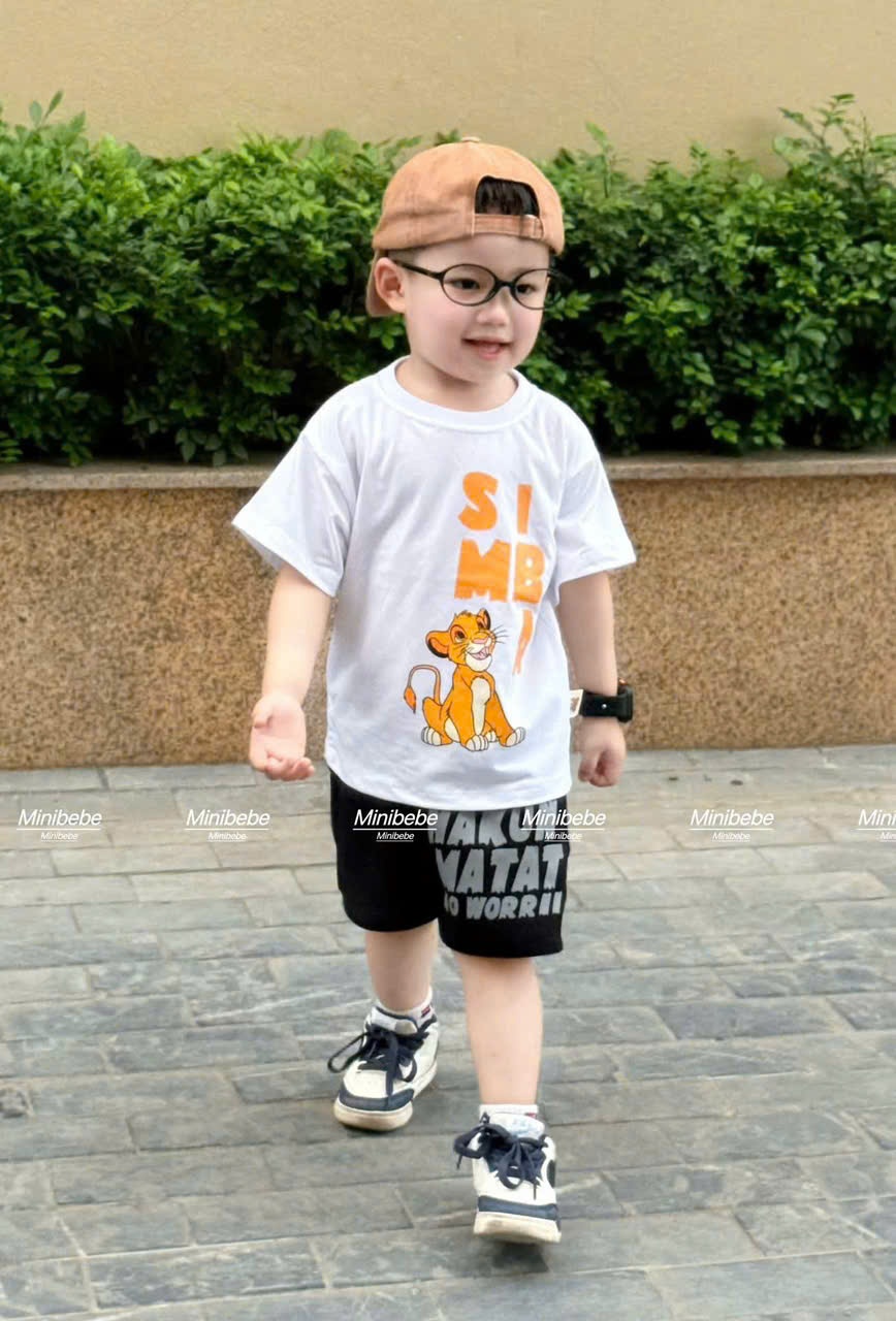 SET ÁO TRẮNG SƯ TỬ SIMBI QUẦN CUA ĐEN