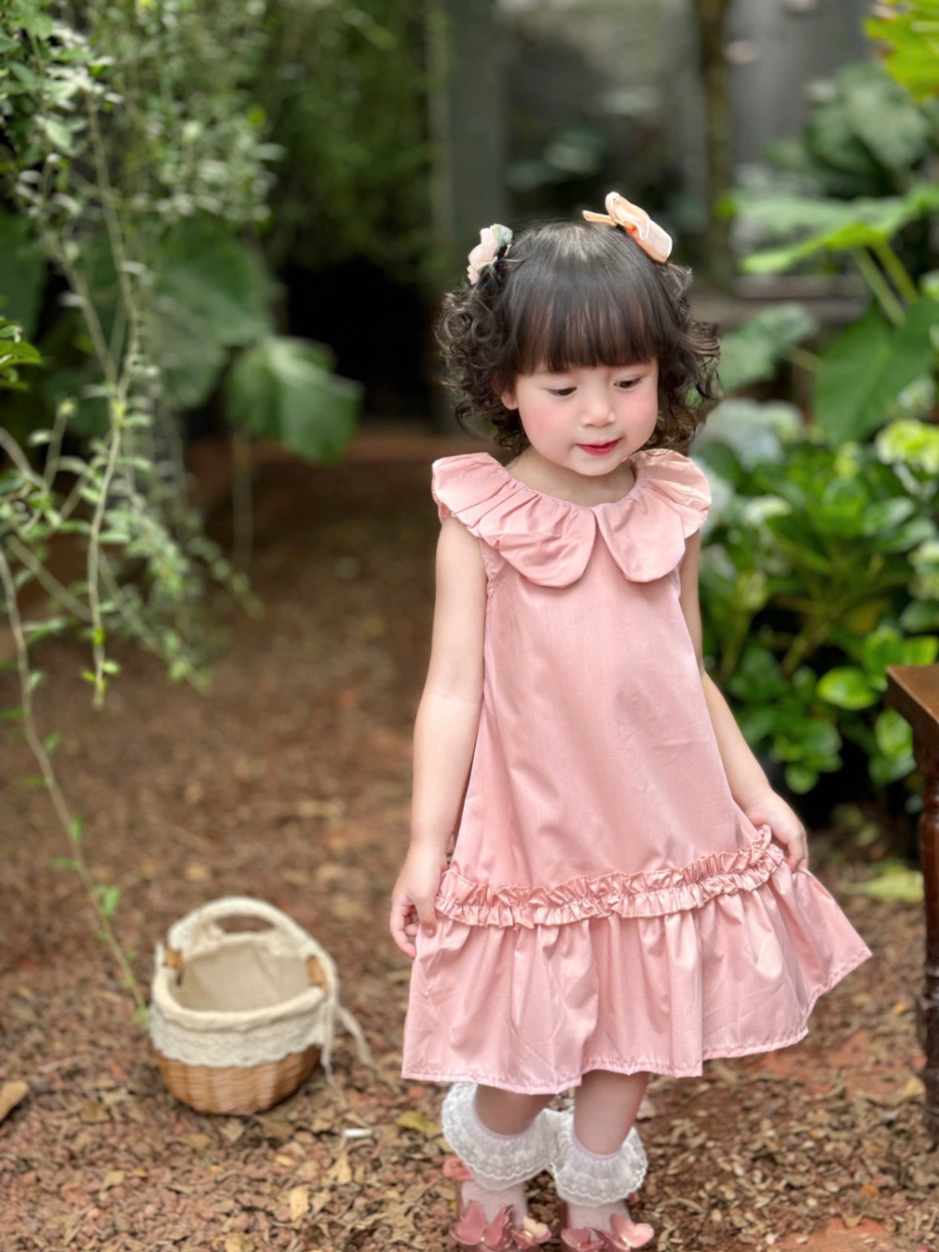 - VÁY BÉ GÁI THÔ HỒNG CỔ SEN BÈO TẦNG