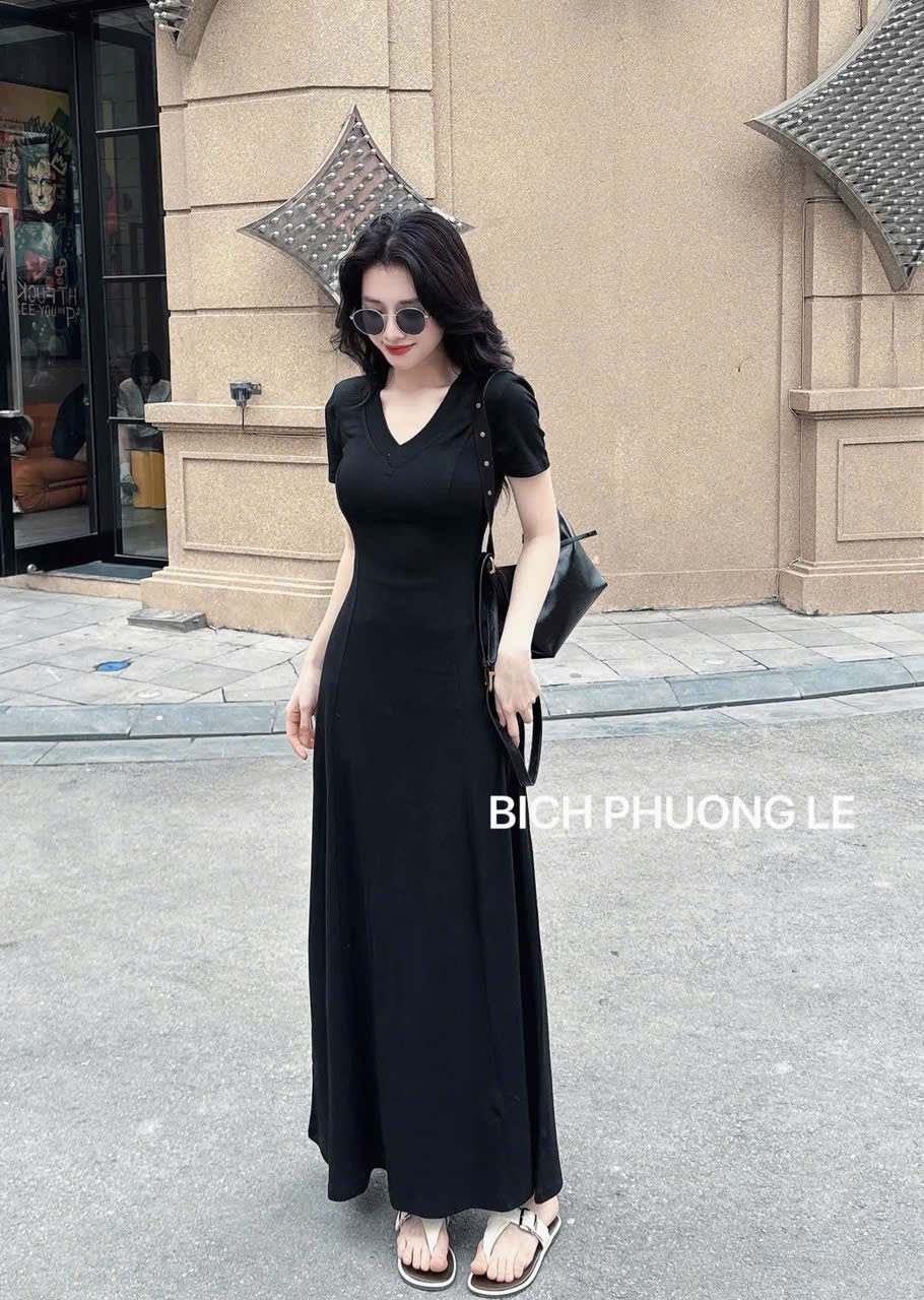 VÁY MAXI CỔ TIM QCCC ĐEN GH