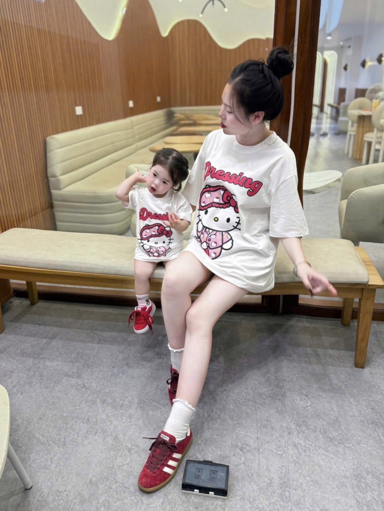 - ÁO PHÔNG ĐÔI MẸ BÉ TRẮNG KITTY Dressing