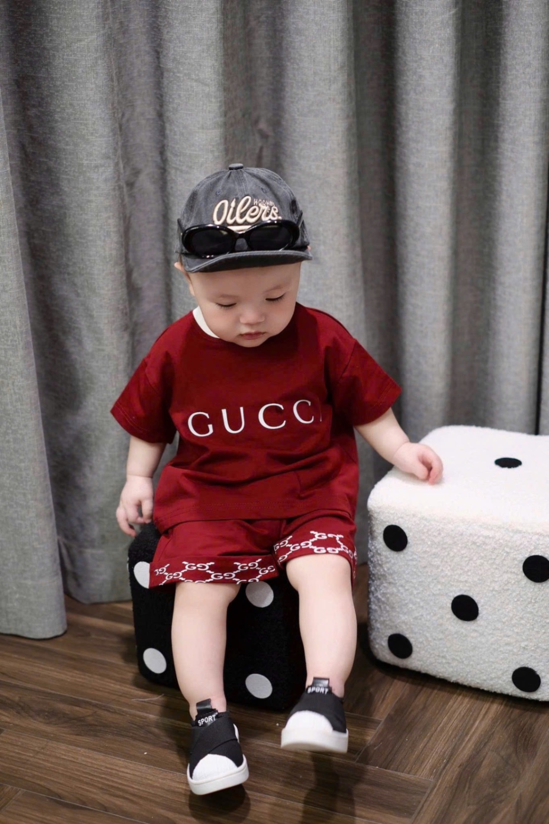 - BỘ ĐÙI BÉ TRAI ĐỎ CỔ VIỀN PHỐI GUCCI