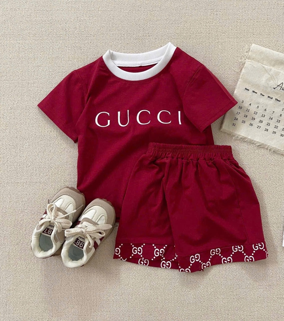 - BỘ ĐÙI BÉ TRAI ĐỎ CỔ VIỀN PHỐI GUCCI