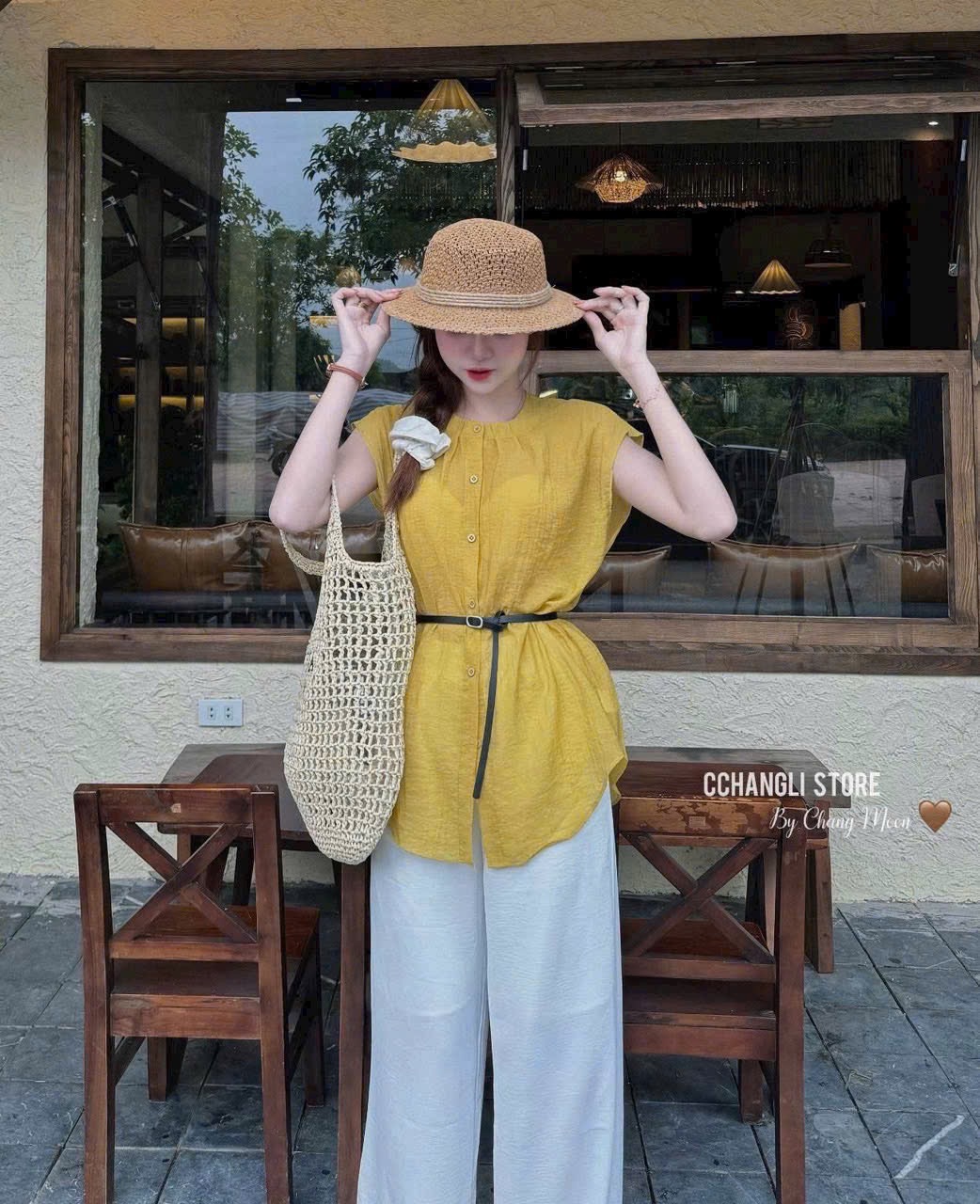 - SET NỮ ÁO VÀNG TAY HẾN QUẦN SUÔNG TRẮNG KÈM ĐAI