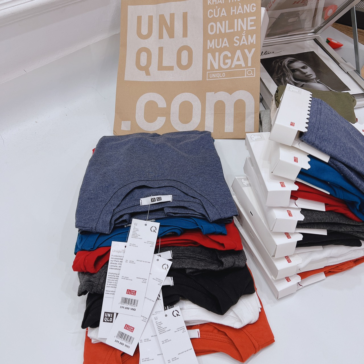 ÁO PHÔNG NỮ CỘC TAY TRƠN CỔ TRÒN UNI