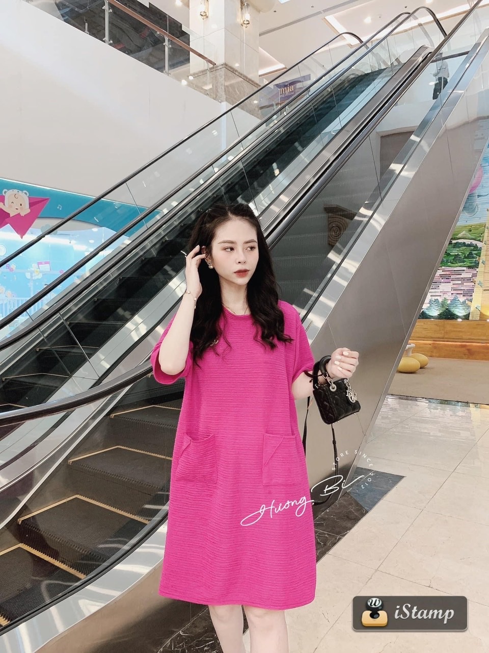 BÁN SỈ VÁY SUÔNG XỐP HỒNG CỔ TRÒN 2 TÚI