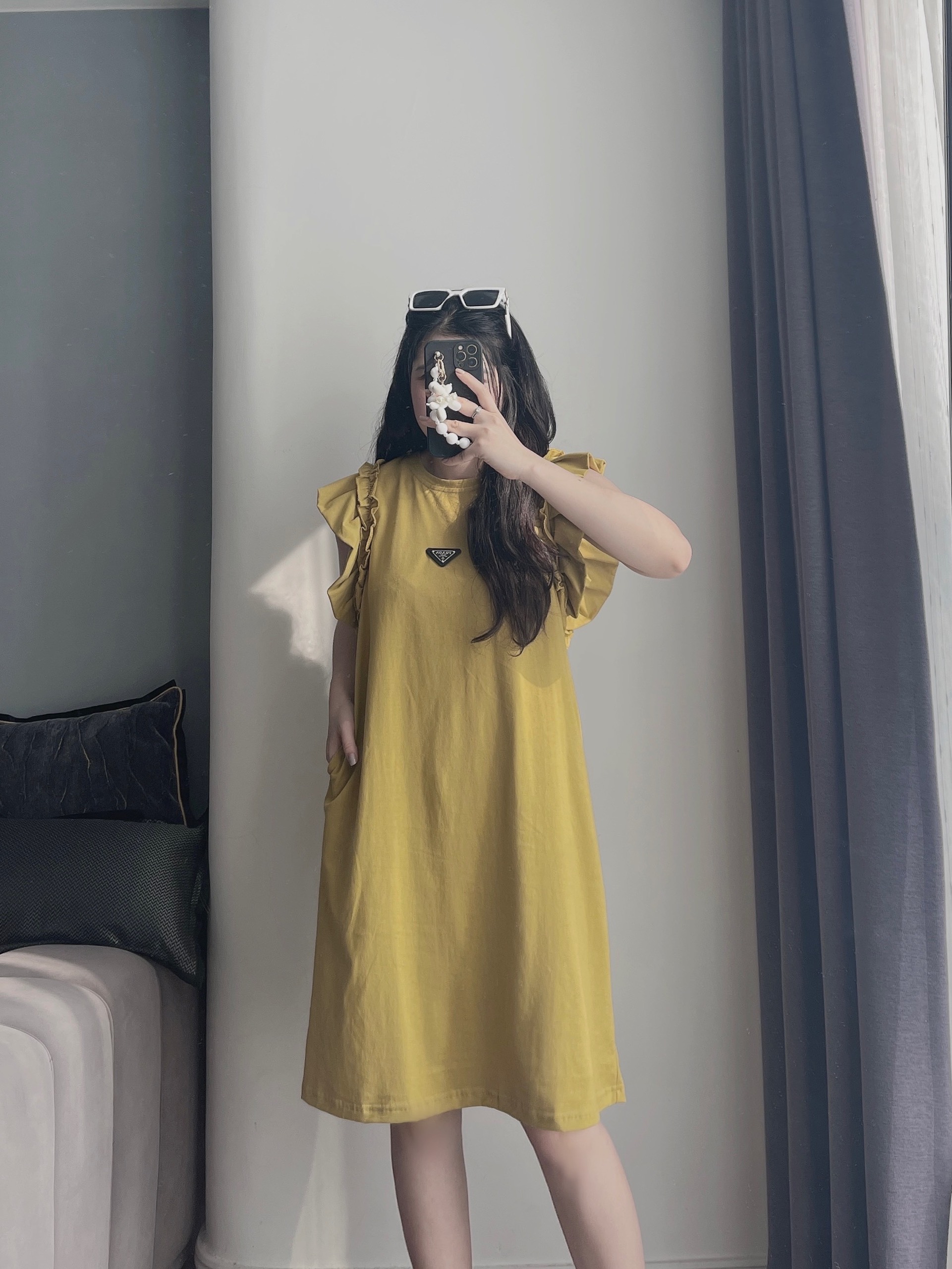 B - VÁY SUÔNG VÀNG CỐM PRADA TAY BÈO