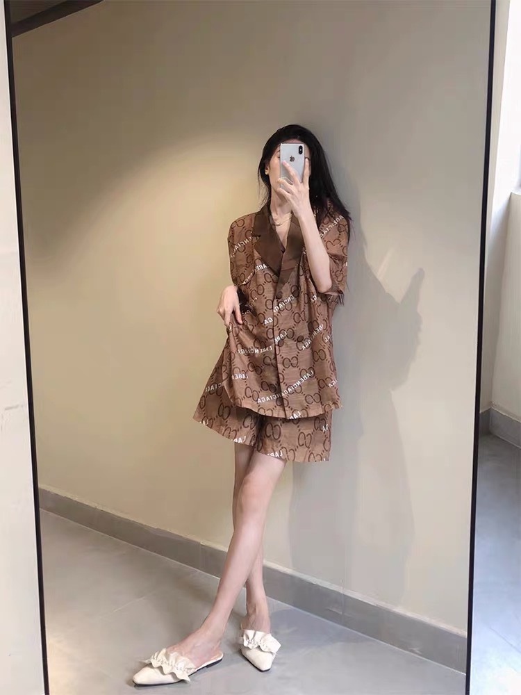 BỘ LỤA CỘC IN CHỮ CIAGA CỔ VEST CHO NỮ