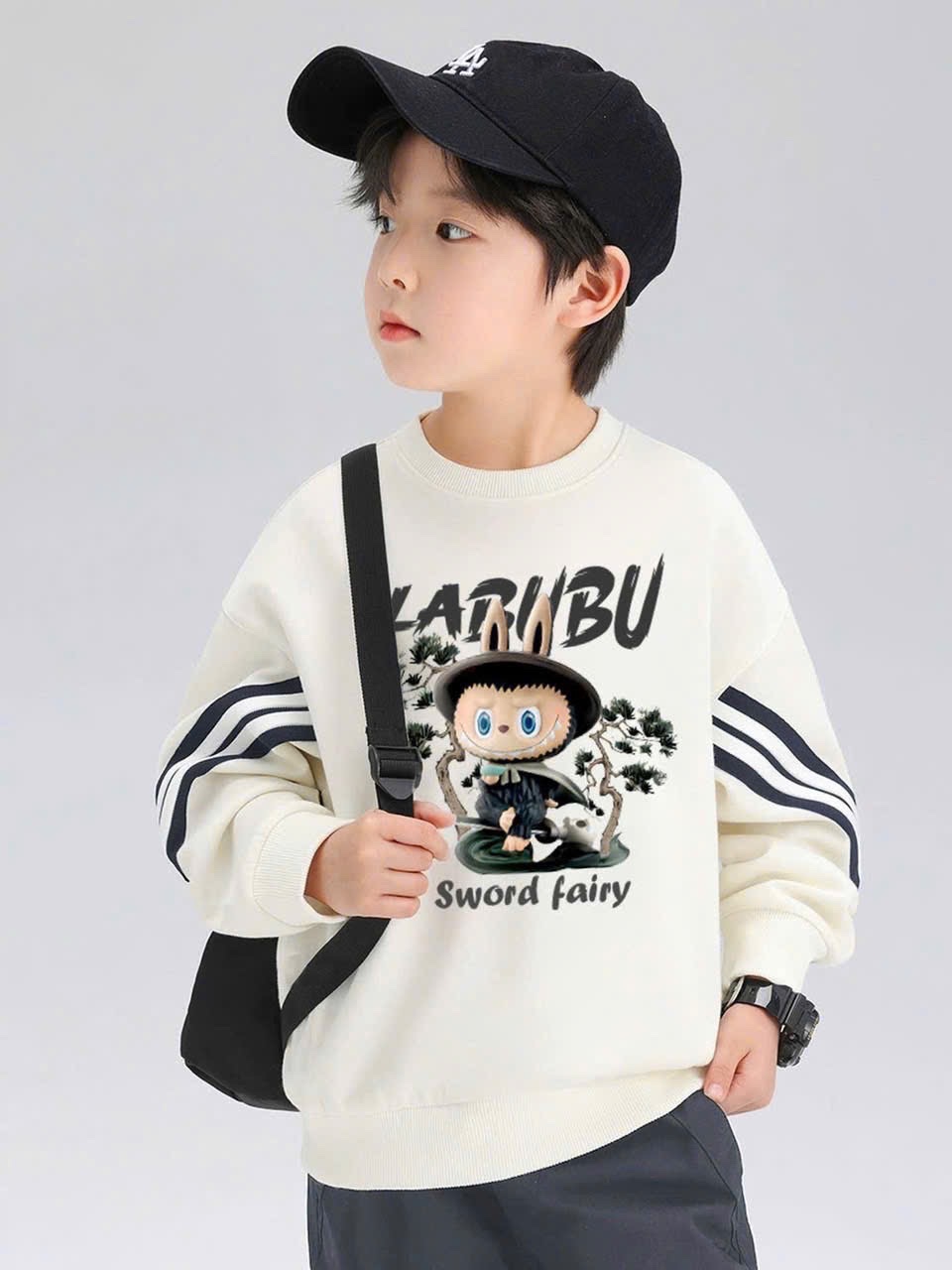 - BỘ BÉ TRAI SIZE ĐẠI NỈ BE TAY SỌC LABUBU QUẦN XÁM