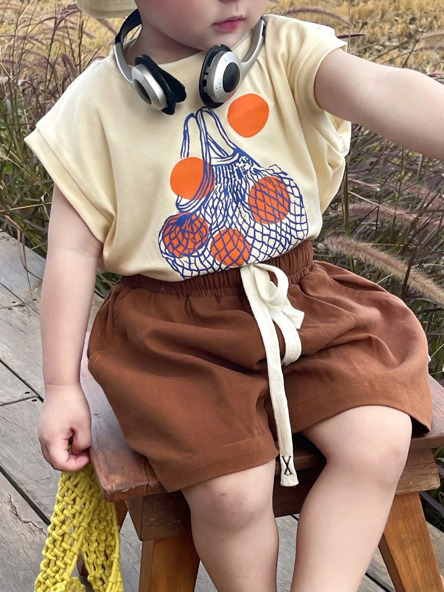 - BỘ ĐÙI BÉ TRAI ÁO BE QUẢ QUÝT QUẦN KAKI NÂU