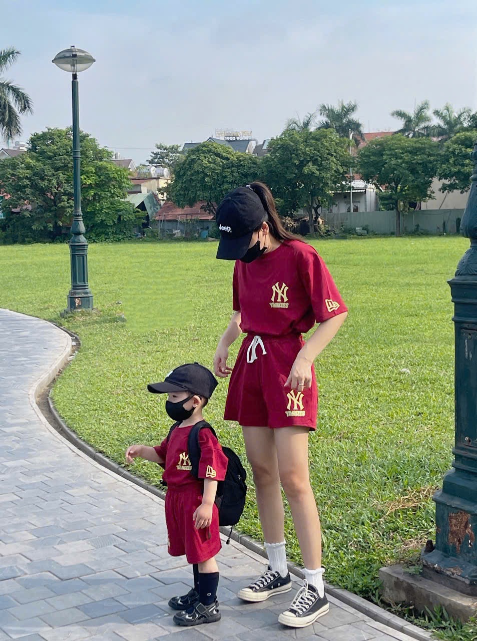 - SET ĐỒ ĐÔI MẸ BÉ ĐỎ NY