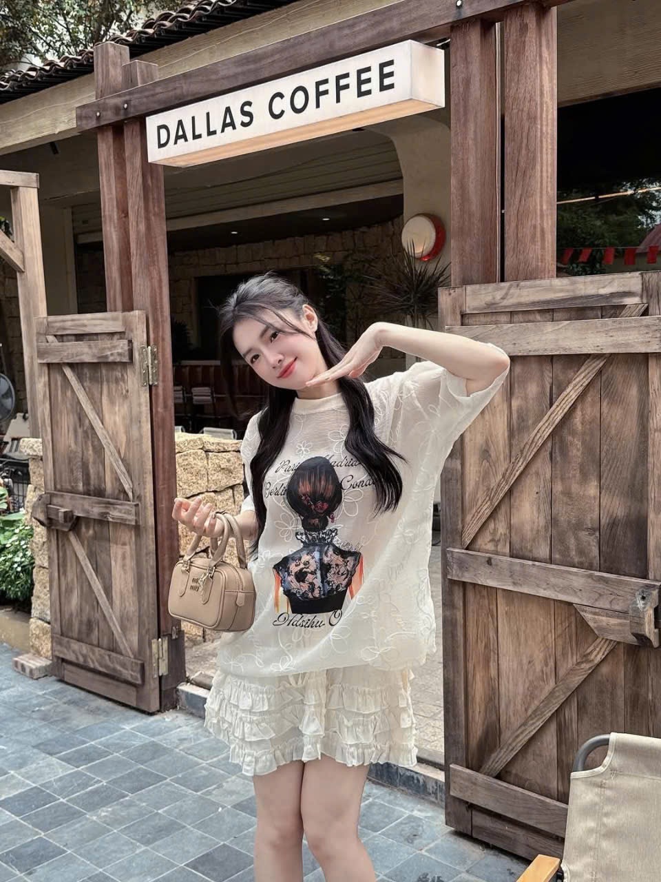 - ÁO VOAN TƠ THÊU HOA CÔ GÁI PARIS