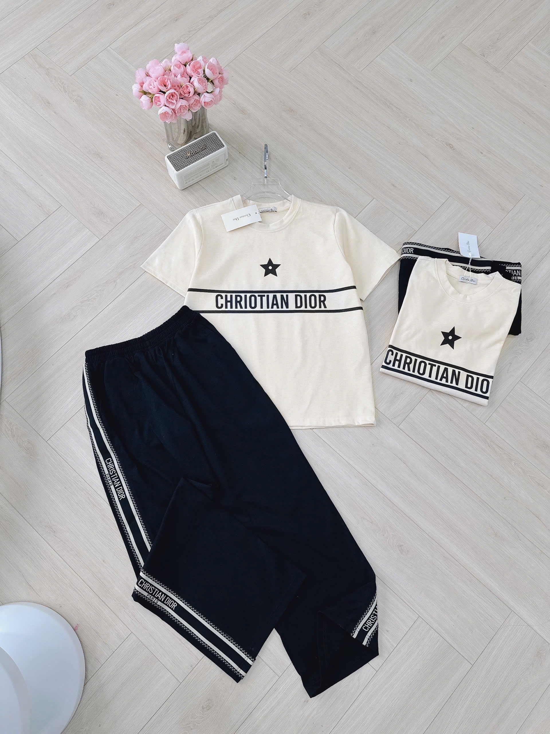 - BỘ NỮ ÁO BE DIOR SAO QUẦN SUÔNG ĐEN
