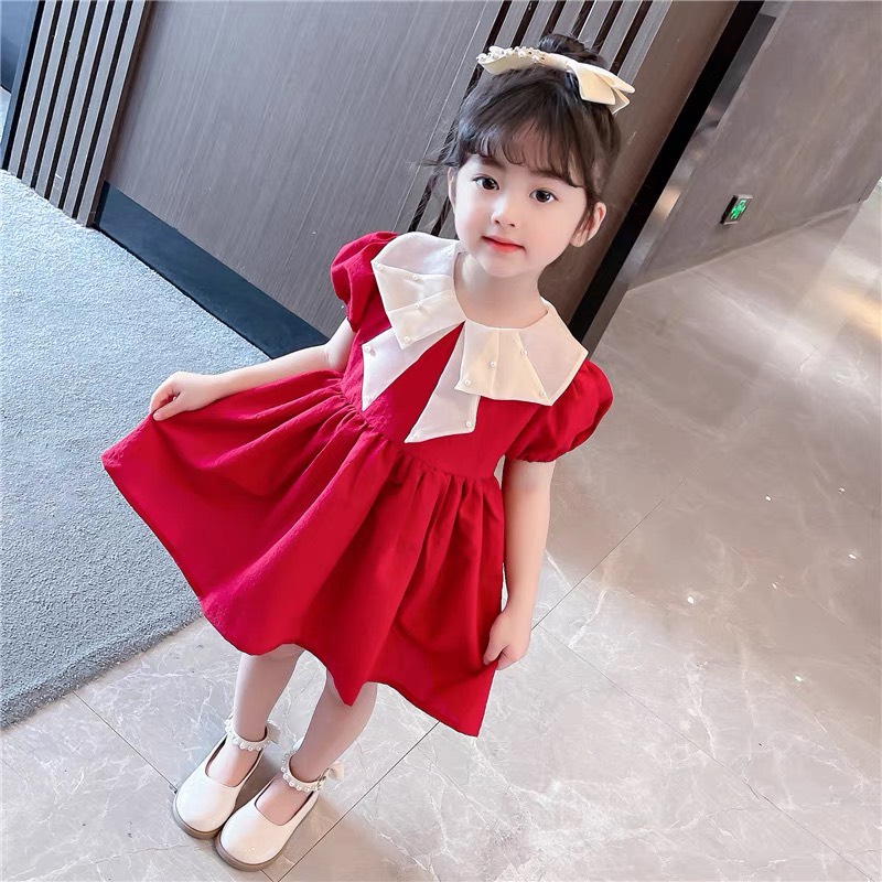 VÁY ĐỎ BÉ GÁI CỔ TRẮNG NƠ XẾP