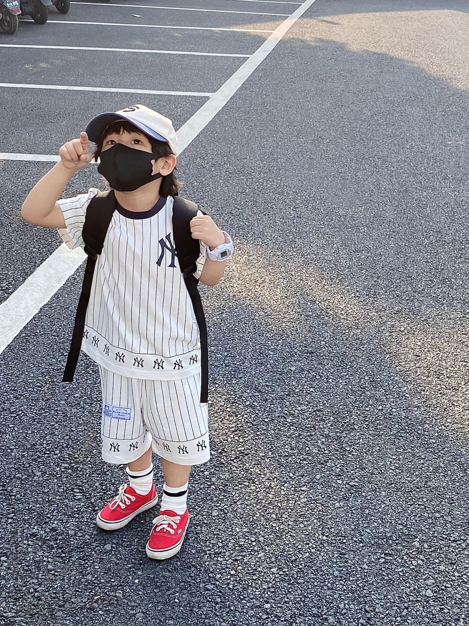 BỘ ĐÙI BÉ TRAI TRẮNG SỌC NY CỔ VIỀN