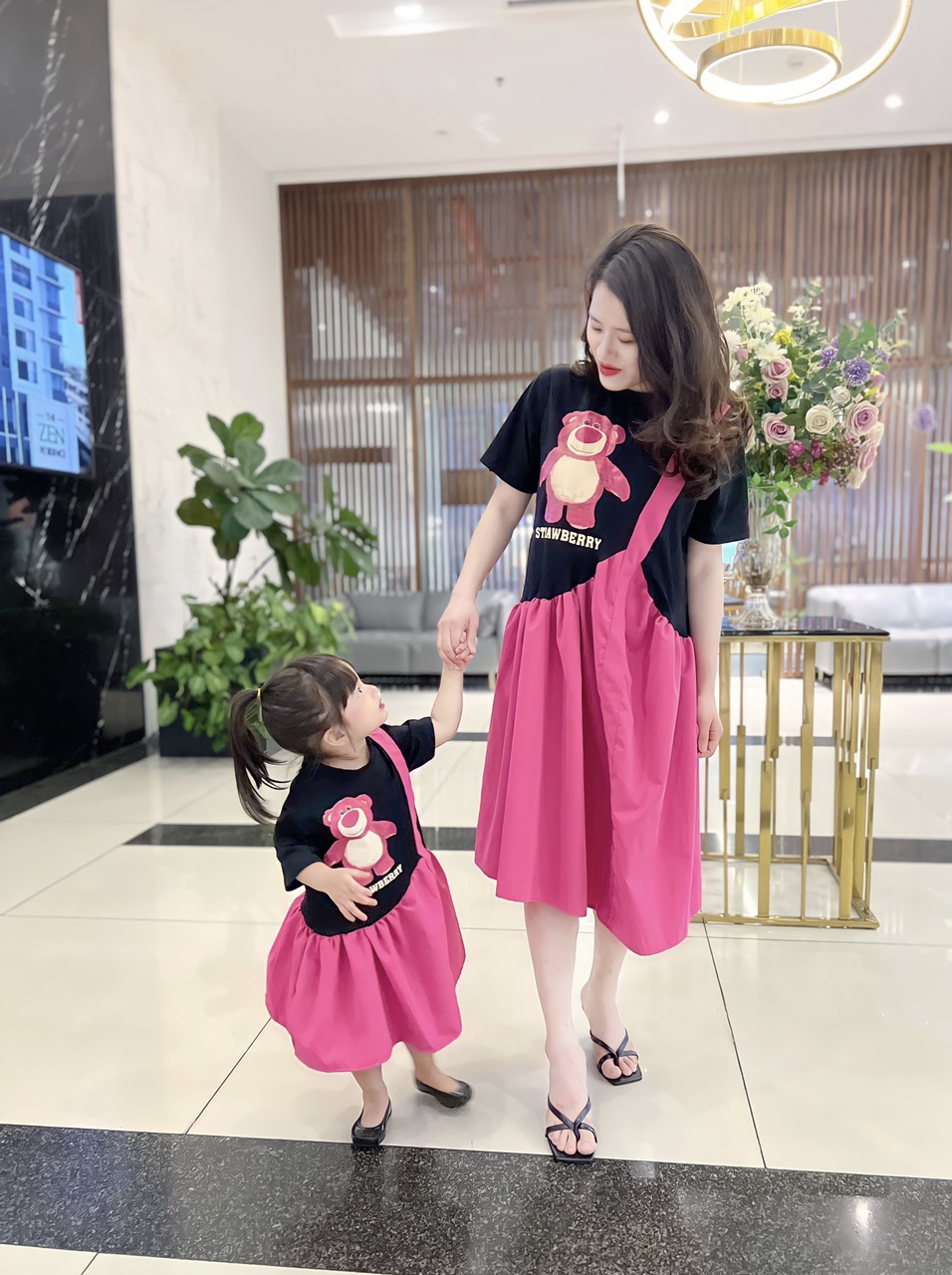 VÁY ĐÔI GẤU HỒNG MẸ BÉ