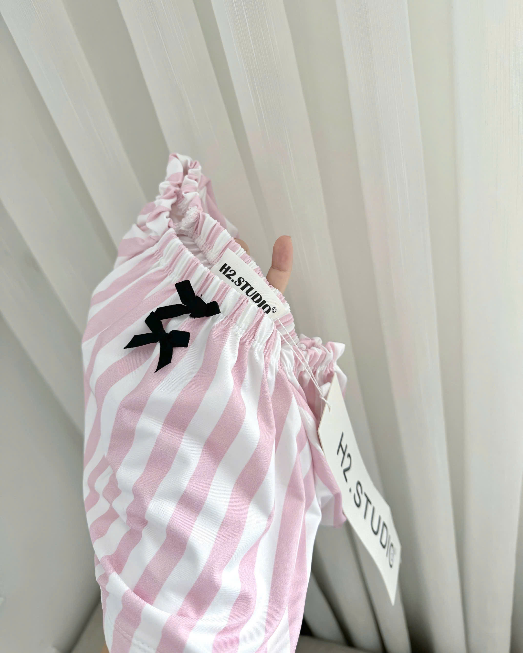 BỘ BƠI BIKINI KẺ HỒNG KÈM MŨ