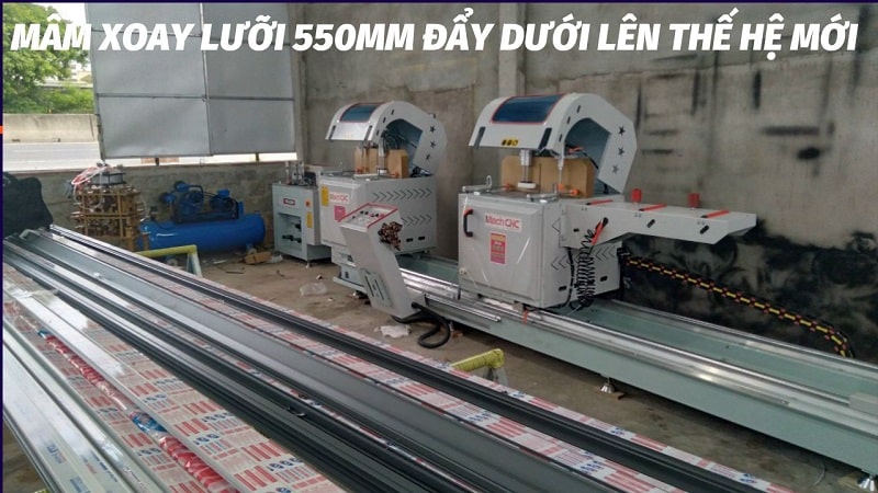 Máy cắt nhôm mâm xoay lưỡi 550mm đẩy dưới lên