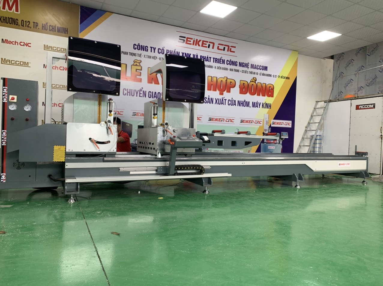 Máy cắt nhôm 2 đầu CNC