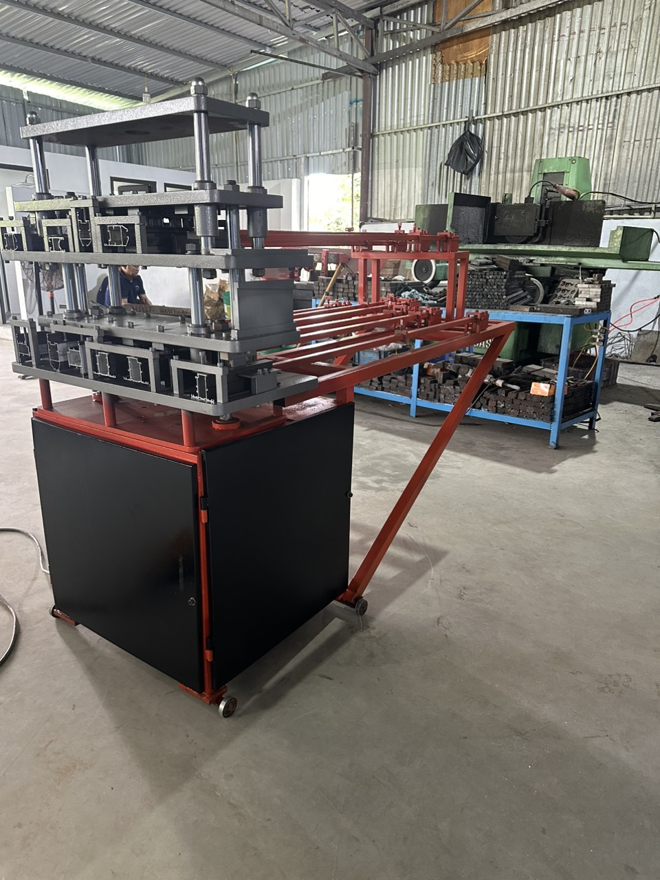 Máy đột dập ổ khoá xingfa thủy lực mới nhất 2024