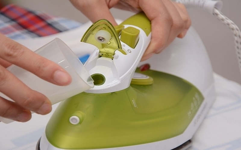 Cách chọn mua bàn ủi hơi nước cầm tay mà bạn nên biết
