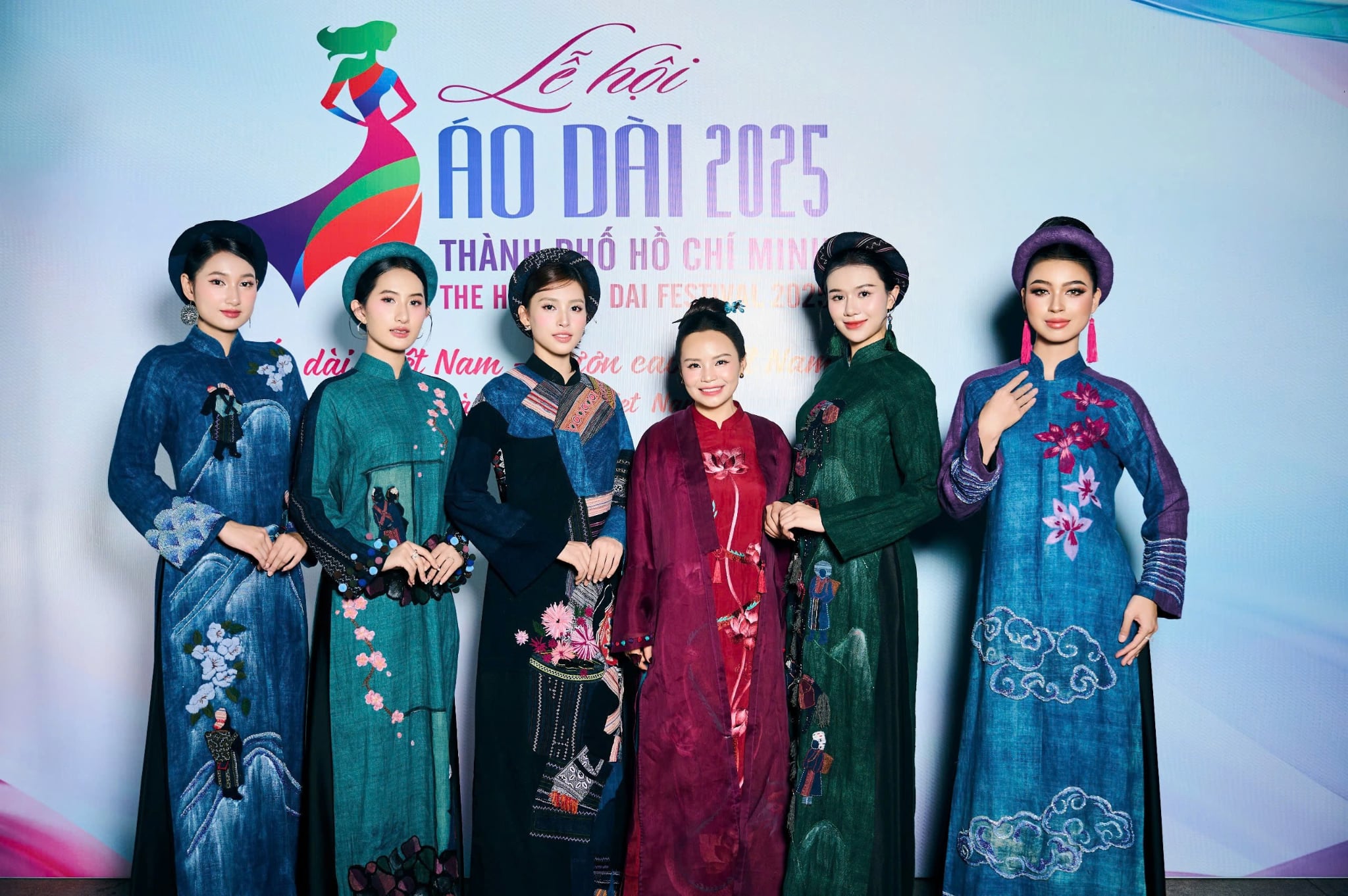 Hoa hậu Việt Nam Đỗ Mỹ Linh và Trần Tiểu Vy: Khi vẻ đẹp đương đại hòa mình vào linh hồn Tây Bắc trong tà áo dài 