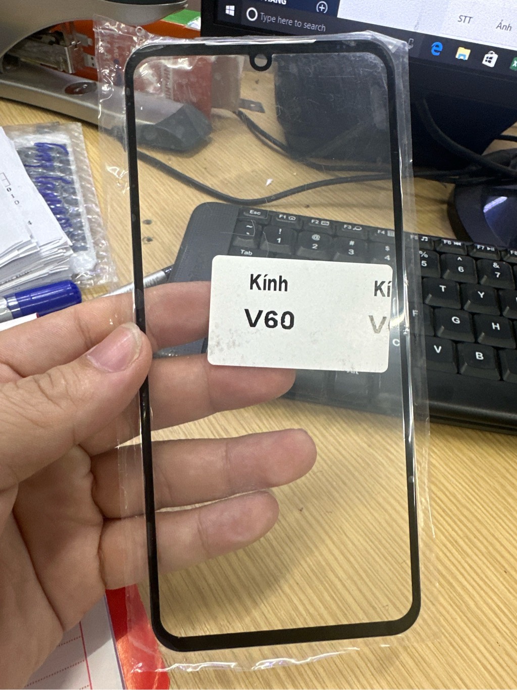 kinh-lg-v60-zin-ko-keo