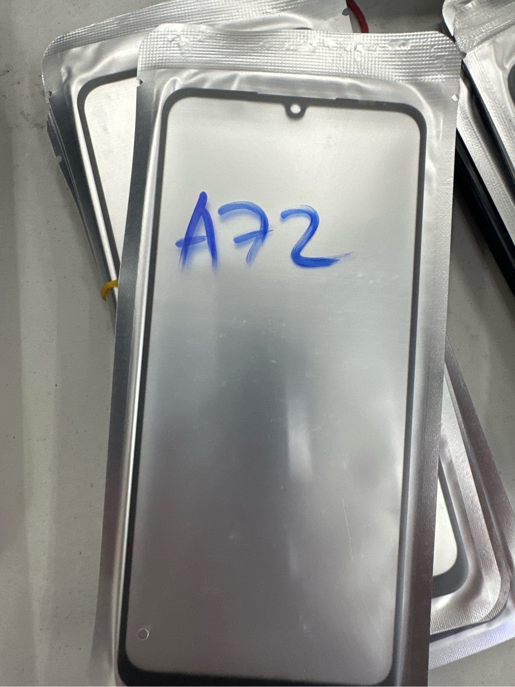 kinh-zte-a72-lien-keo