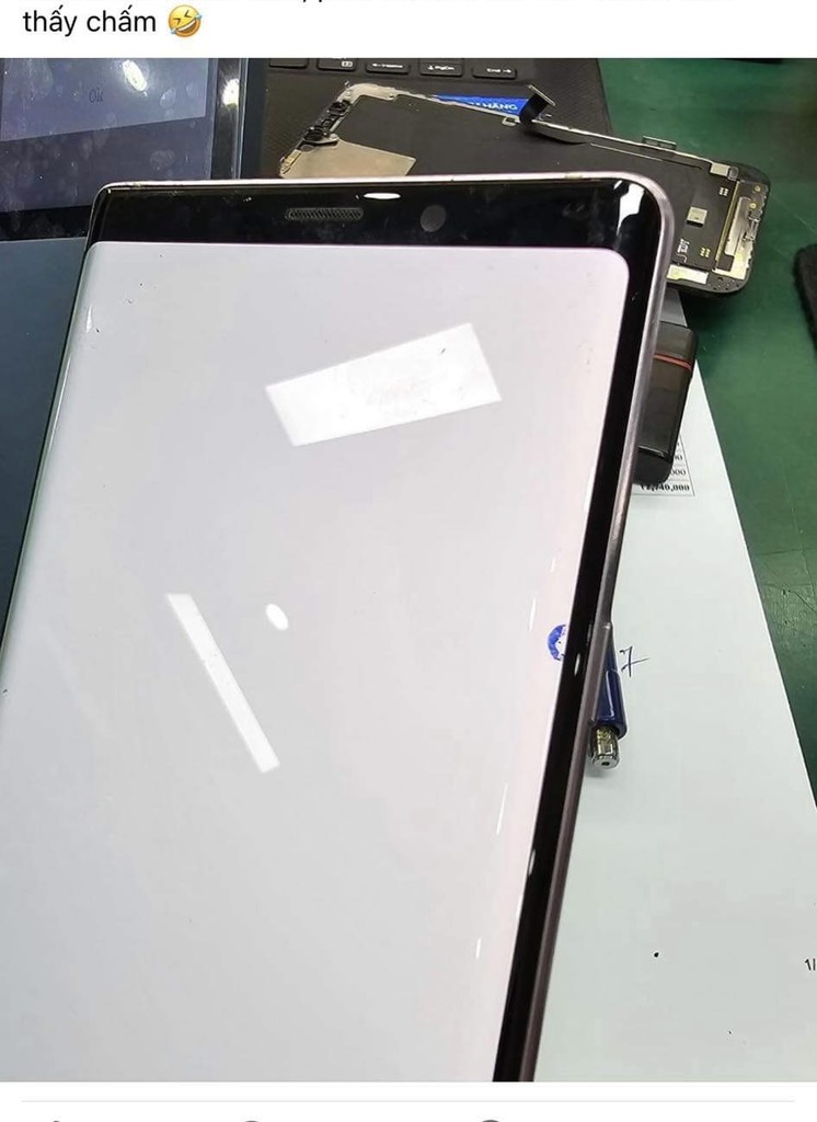 lcd-ss-note-9-full-khung-xuoc-cham-nho-co-hinh