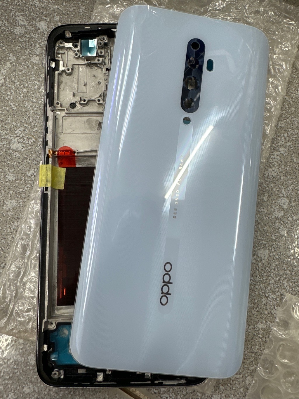 vo-xuong-suon-oppo-reno-2f-trang