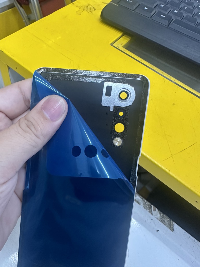 nap-lung-lg-velvet-5g-lg-g9-mau-trang-khuyet