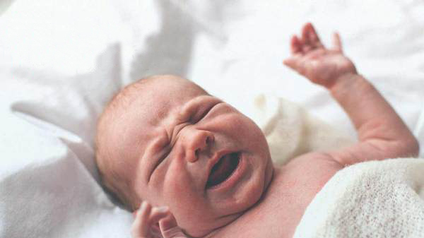 Lý giải nguyên trẻ sơ sinh thường khóc vào ban đêm 