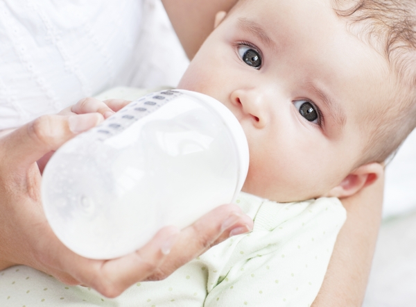 Pha sữa đúng cách giúp bé hấp thụ chất dinh dưỡng tối ưu