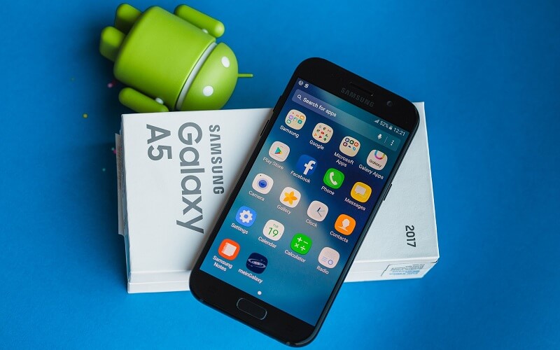 Loạt smartphone màu sắc mới lạ vừa lên kệ sẵn sàng đấu kiếm với nhiều mẫu điện thoại cấu hình khủng