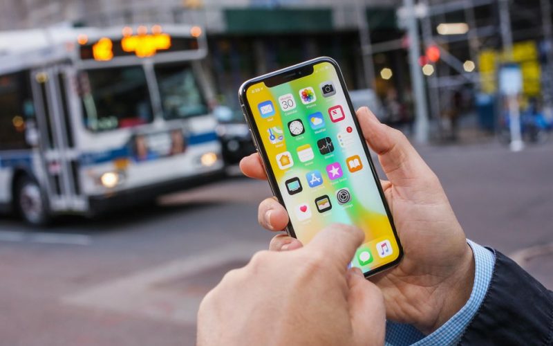 iPhone X có thể bị khai tử do ế ẩm vì thiếu nhiều tính năng so với đối thủ
