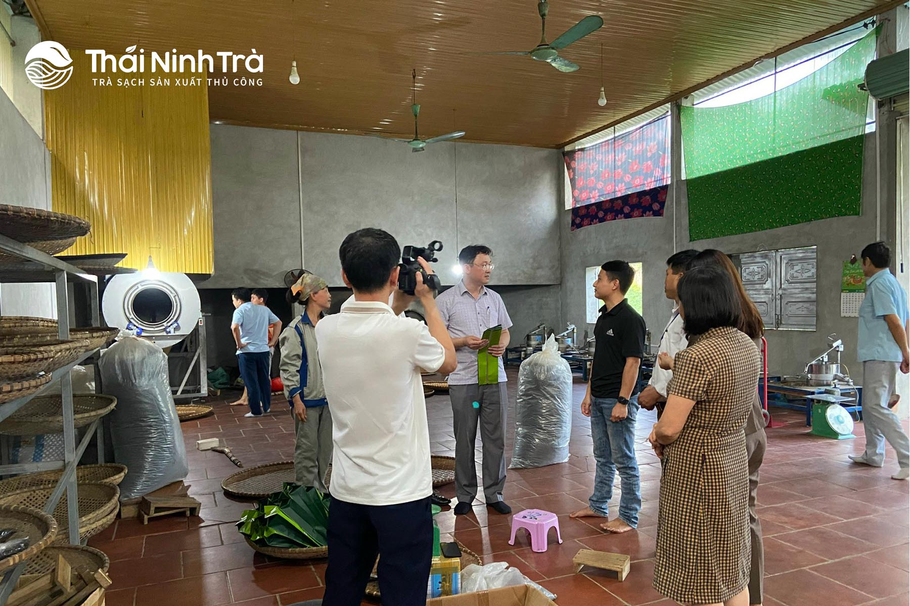 Lãnh đạo huyện Phú Lương tới thăm Hợp tác xã Thái Ninh Trà 