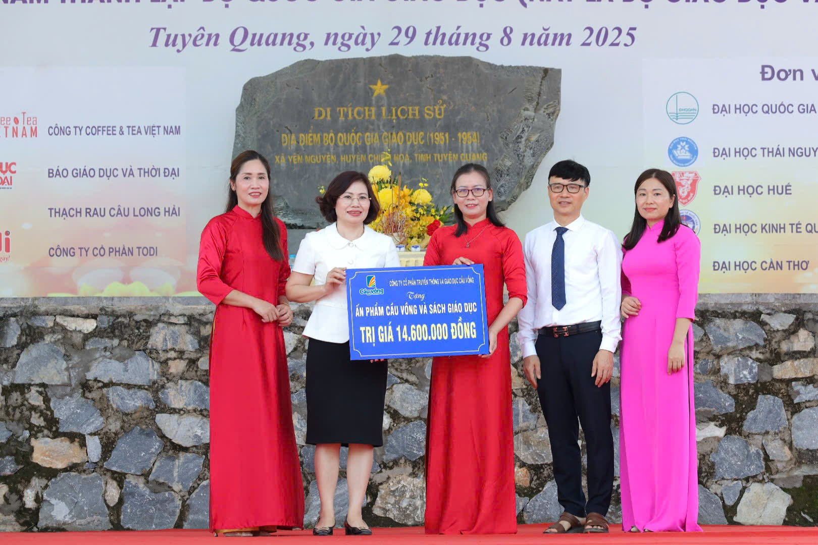 CẦU VỒNG ĐỒNG HÀNH CÙNG CHƯƠNG TRÌNH "TRI ÂN, VỀ NGUỒN" TẠI KHU DI TÍCH BỘ QUỐC GIA GIÁO DỤC
